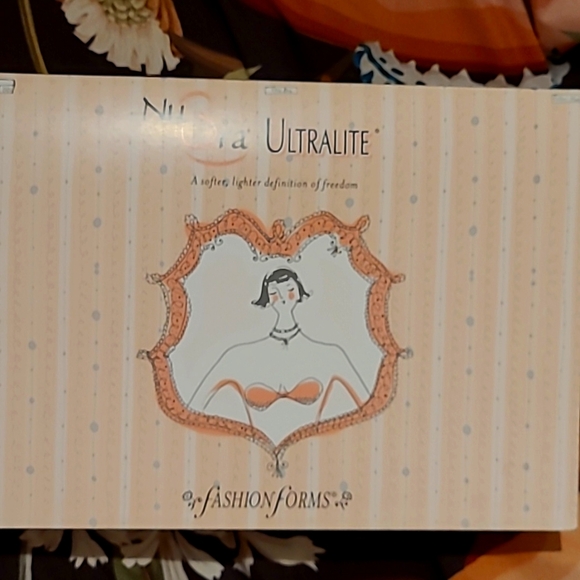 NWT NuBra Ultralite D-Cup Stick On Bra - Picture 2 of 6